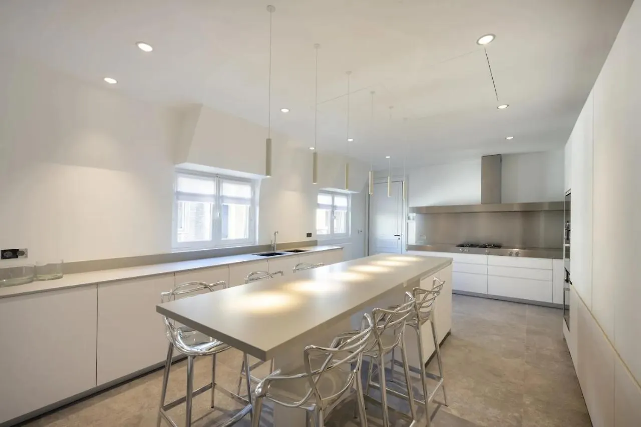 5 Bedroom Luxury Duplex Near Tour Eiffel * Paris