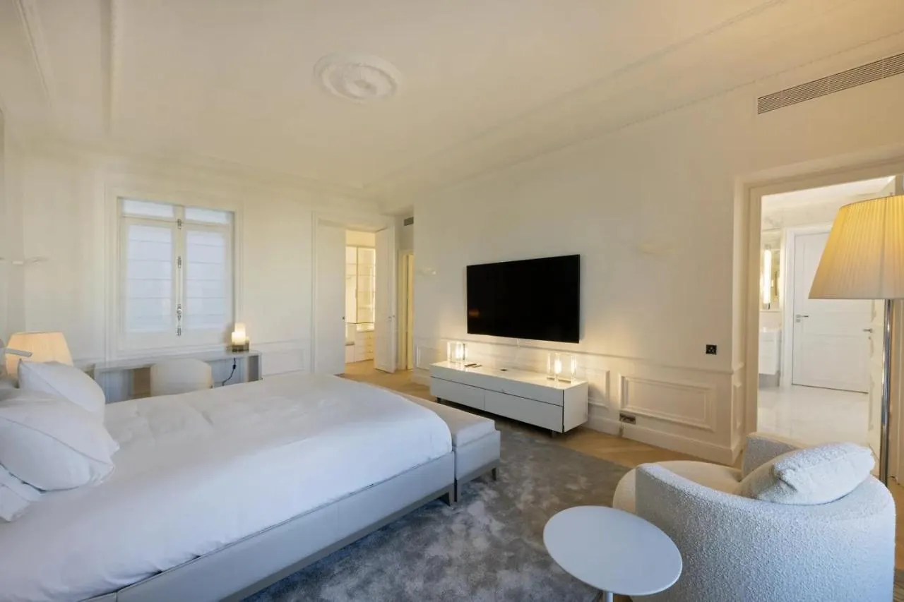 5 Bedroom Luxury Duplex Near Tour Eiffel Apartmán