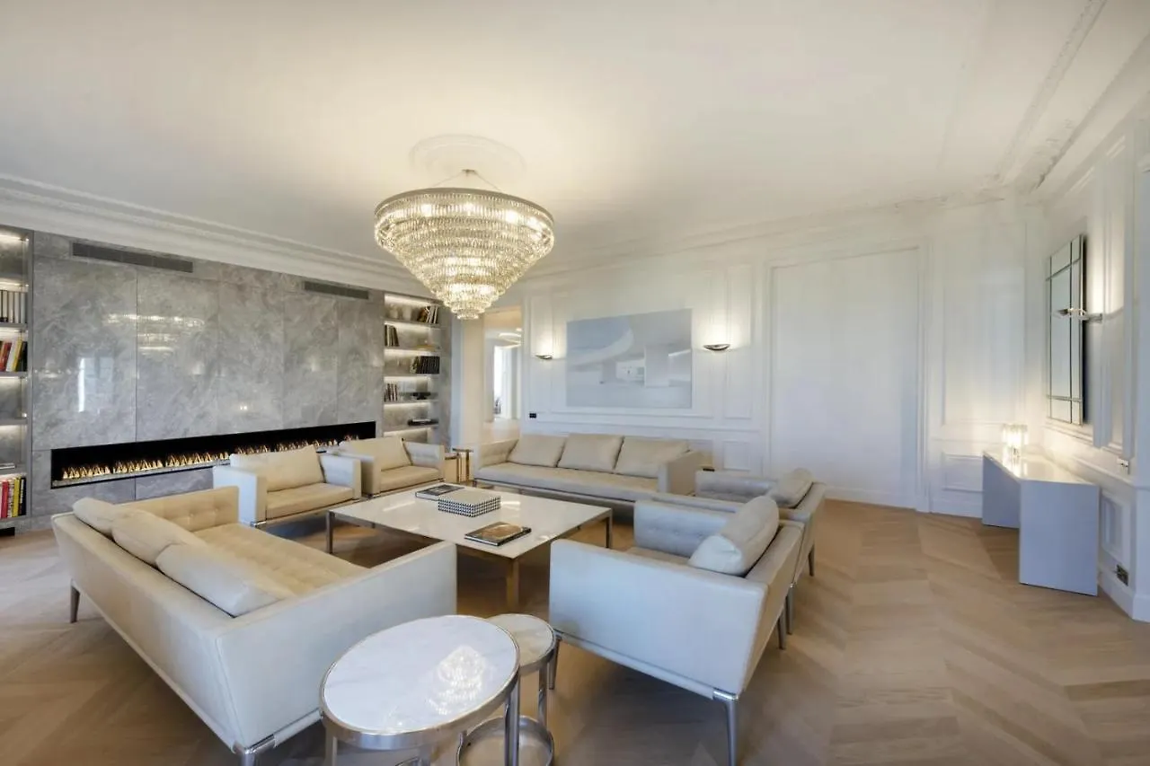 5 Bedroom Luxury Duplex Near Tour Eiffel Paříž